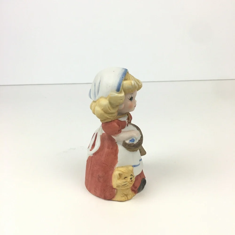 Vintage Adorabelles Girl Laundry w‎ Orange Cat Bell